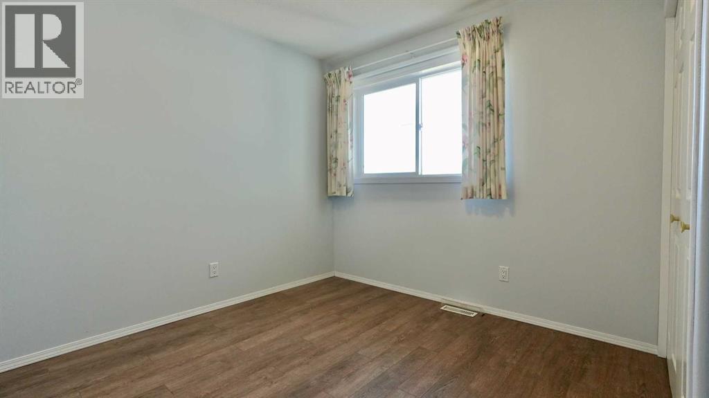 4903 50 Street - 40