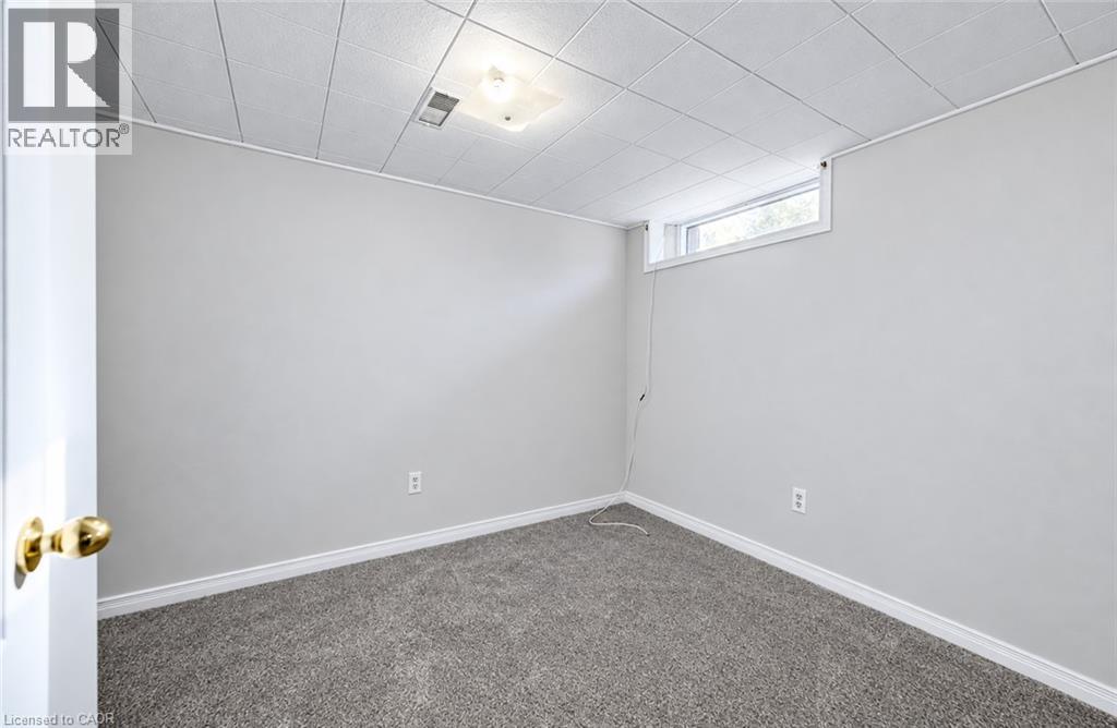 582 Grand Valley Drive — photo 14