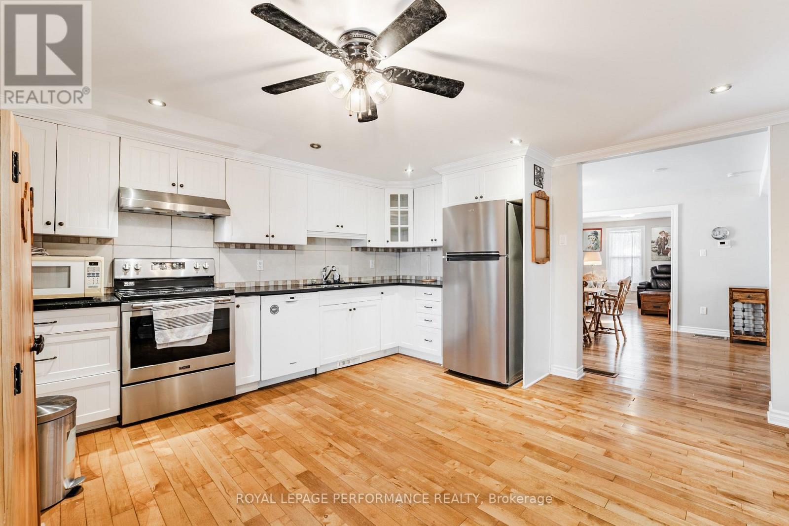 6 WHITEHEAD STREET - 16