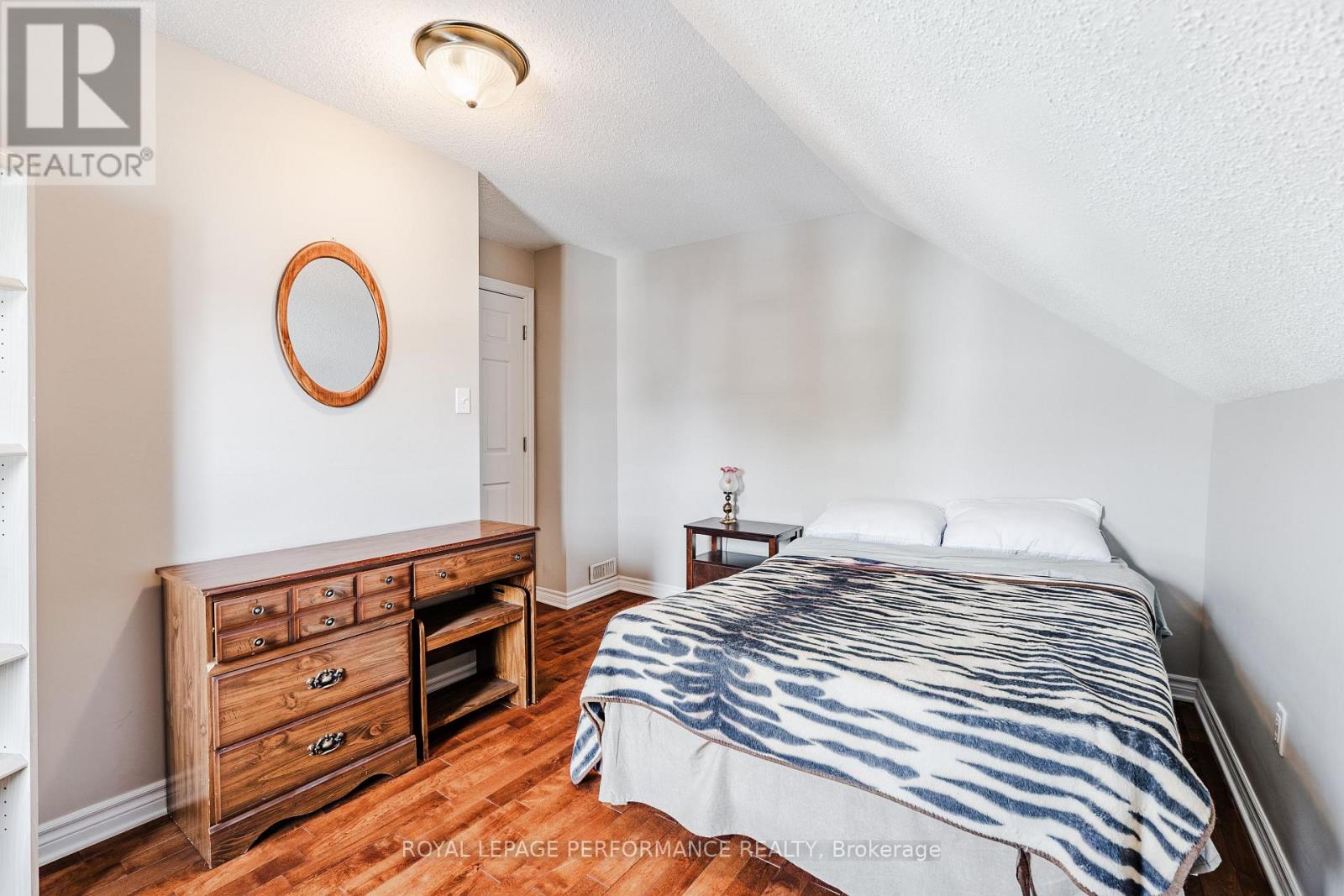 6 WHITEHEAD STREET - 26