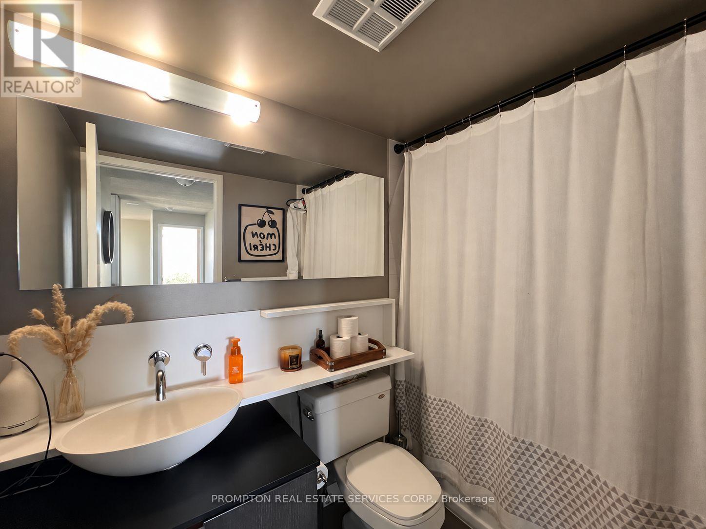 15 Fort York Boulevard — photo 21