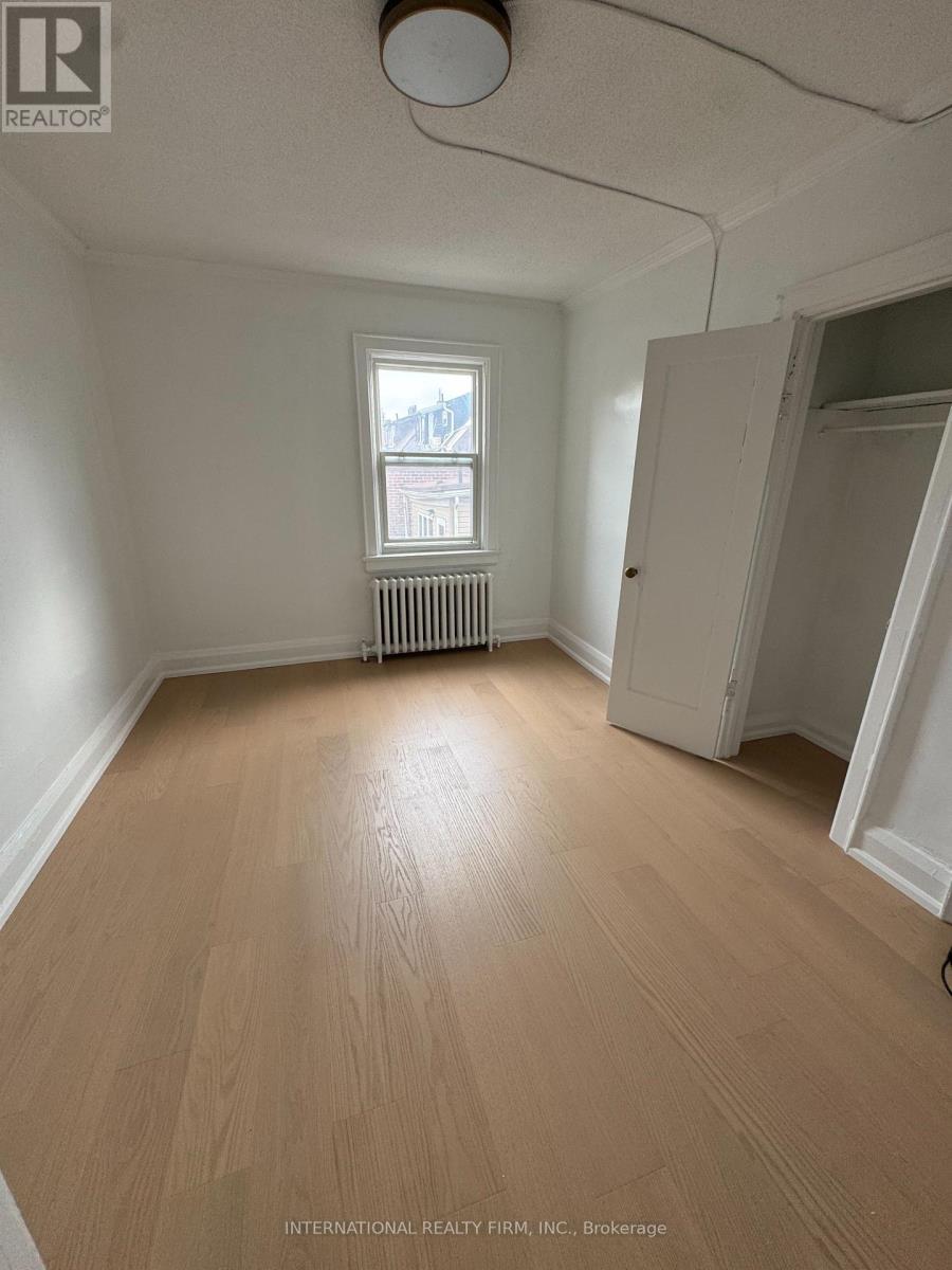 1094 College Street — photo 15