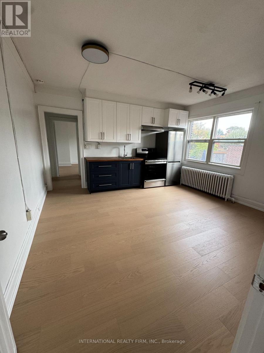 1094 College Street — photo 17