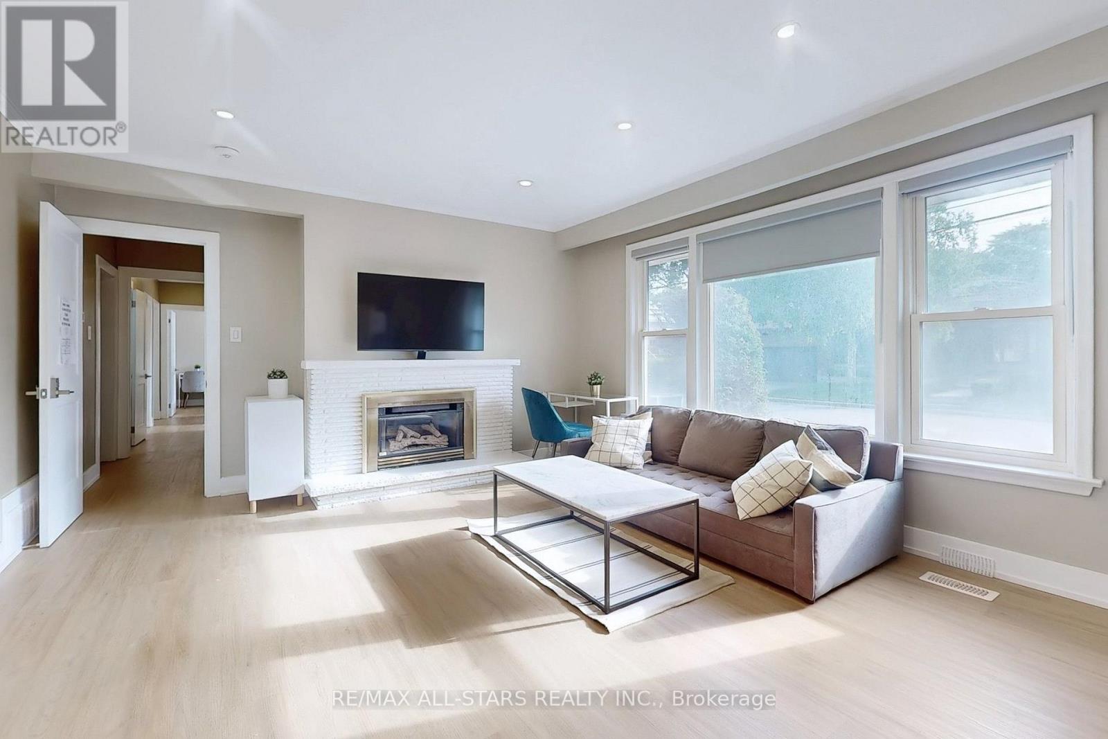 105 Betty Ann Drive — photo 3