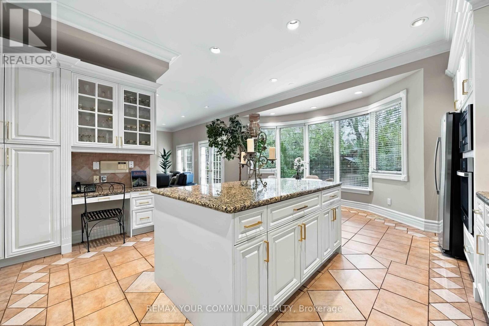 571 Old Orchard Grove, Toronto, ON photo 14