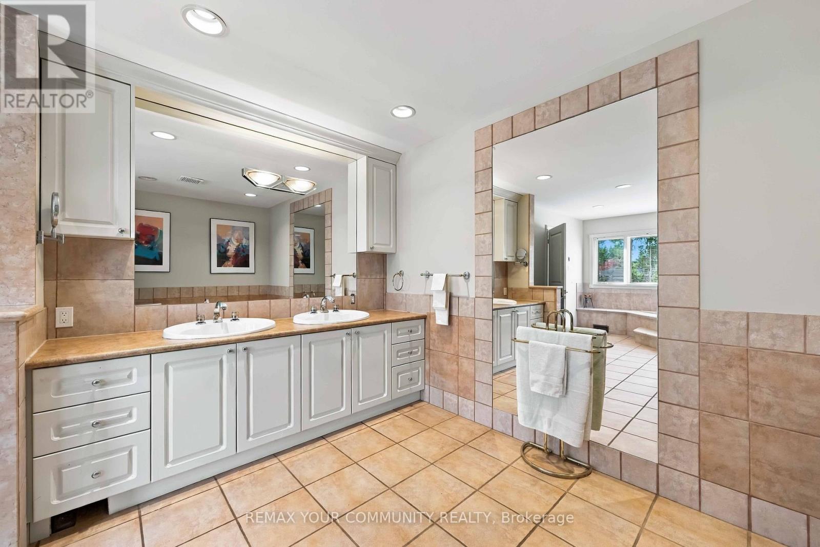 571 Old Orchard Grove, Toronto, ON photo 24