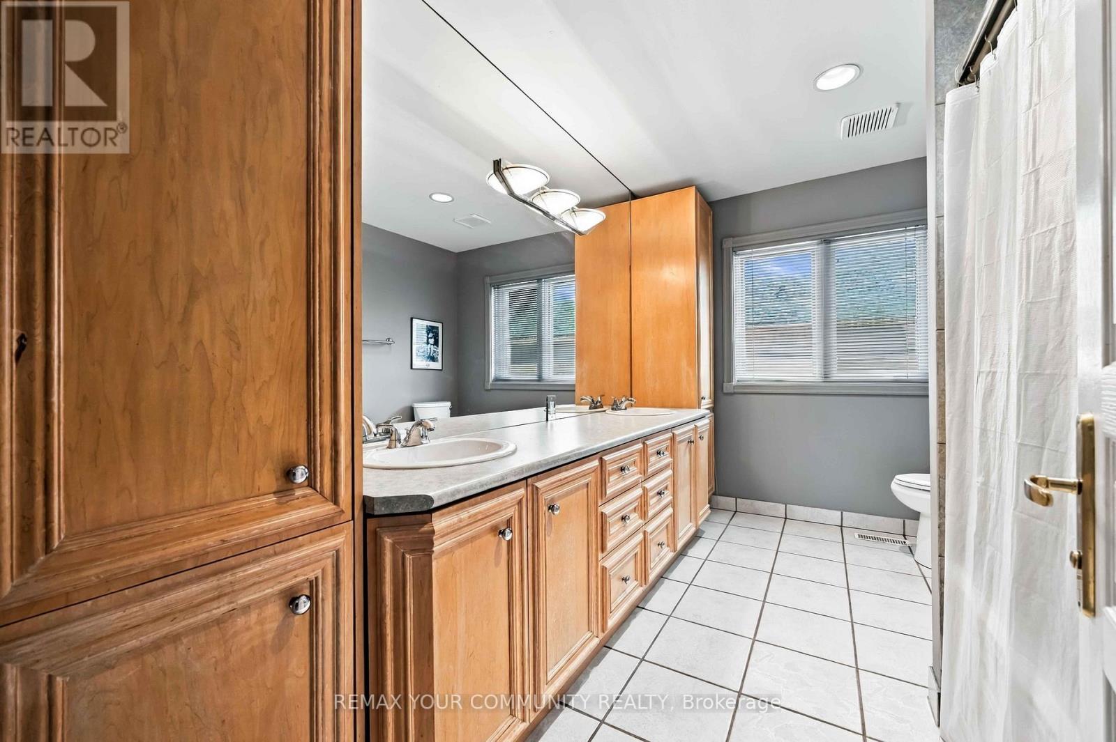 571 Old Orchard Grove, Toronto, ON photo 29
