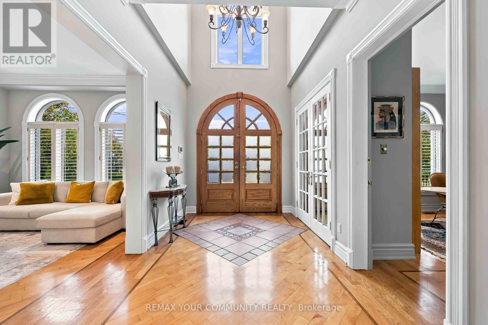 571 Old Orchard Grove, Toronto, ON photo 4