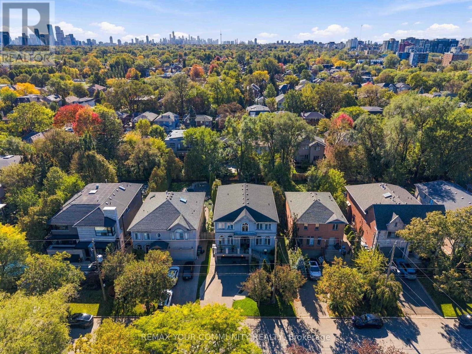 571 Old Orchard Grove, Toronto, ON photo 40