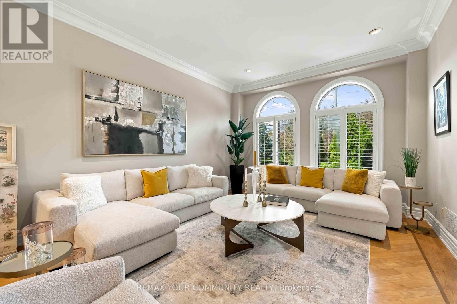 571 Old Orchard Grove, Toronto, ON photo 5