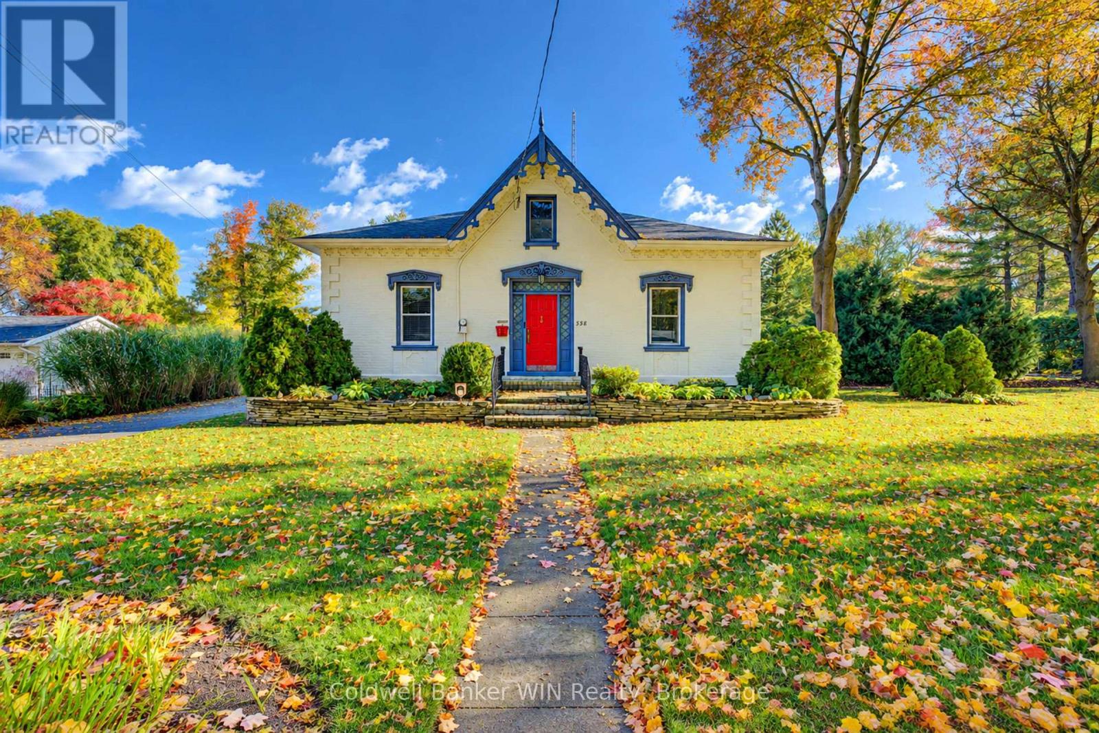 338 FERGUS STREET N - 1