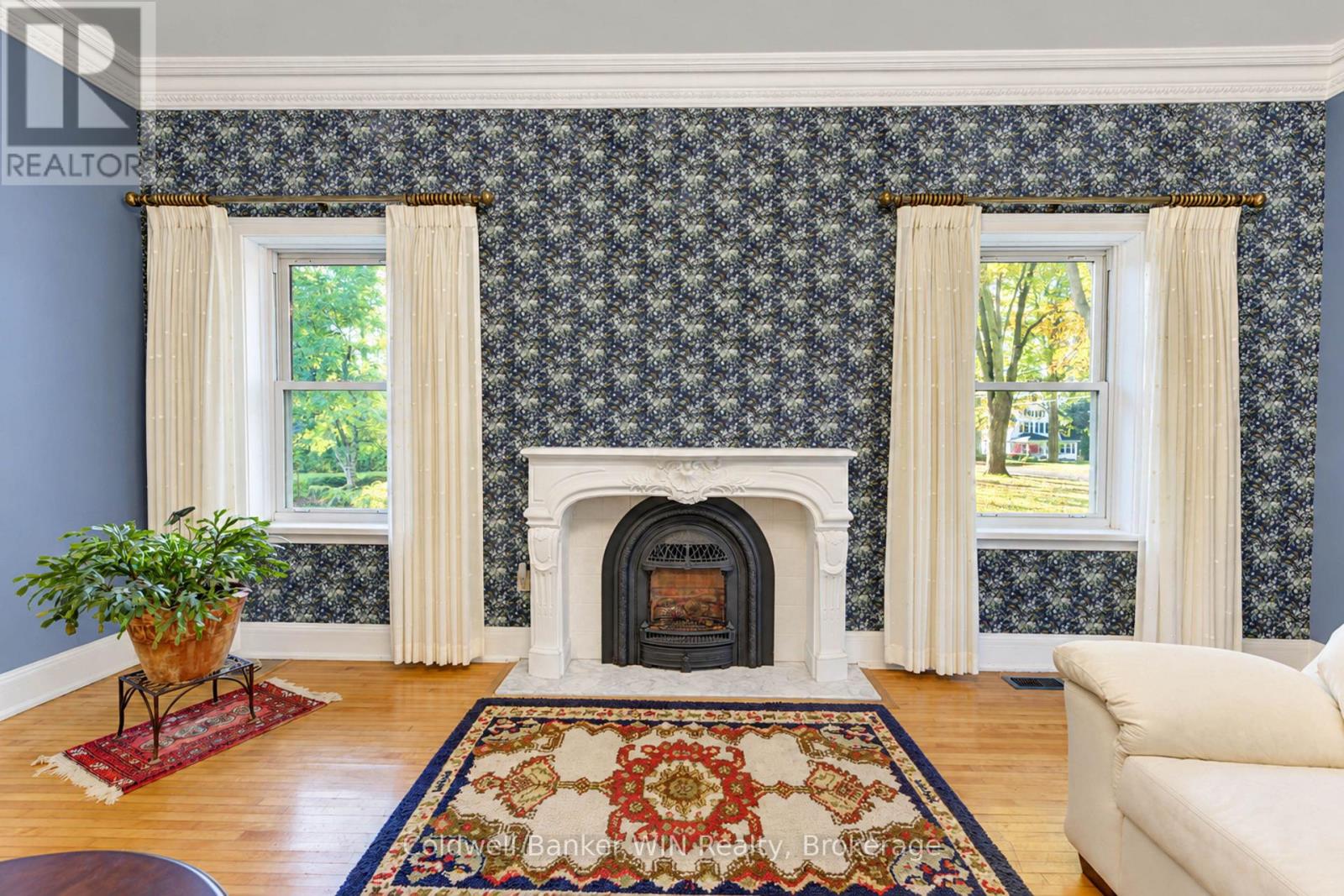 338 Fergus Street North — photo 13