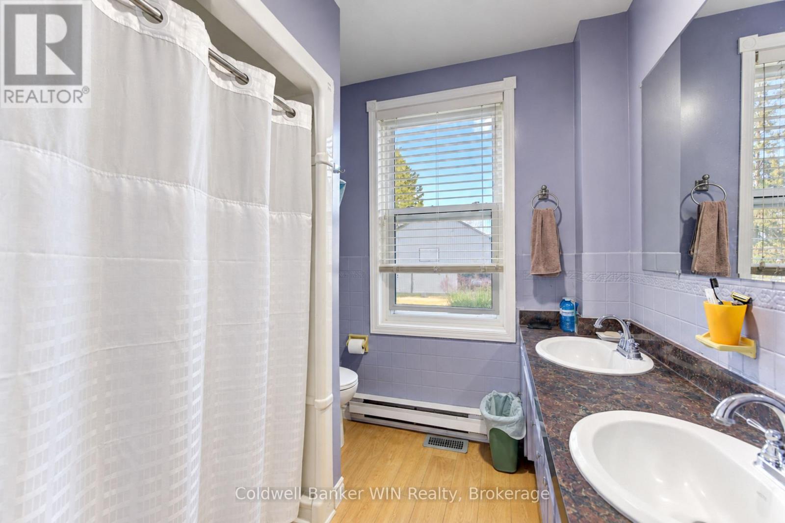 338 Fergus Street North — photo 20