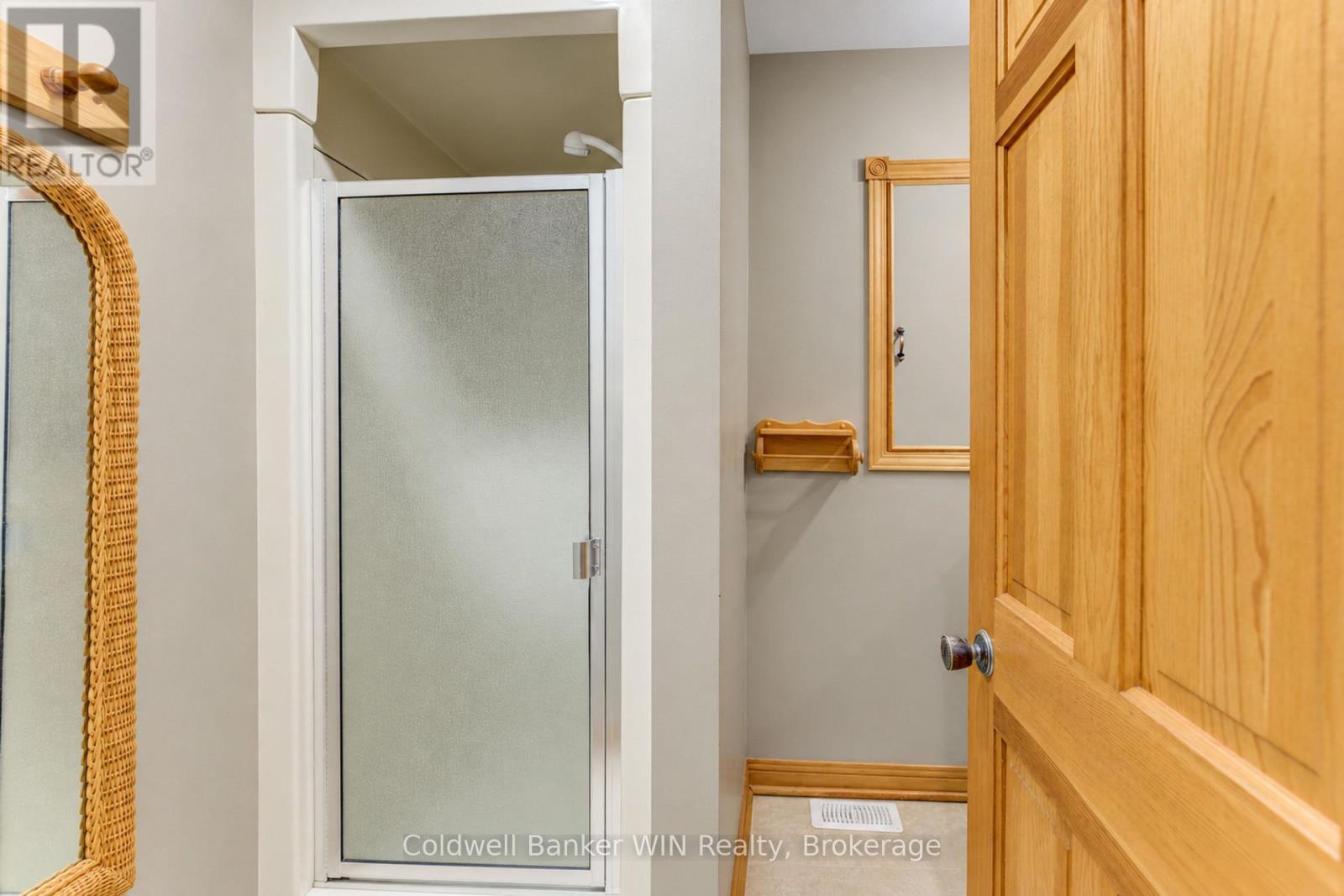 338 Fergus Street North — photo 23