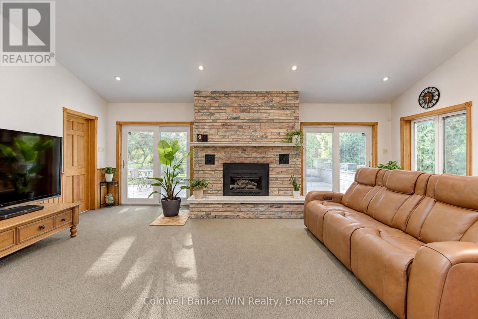 338 Fergus Street North — photo 26