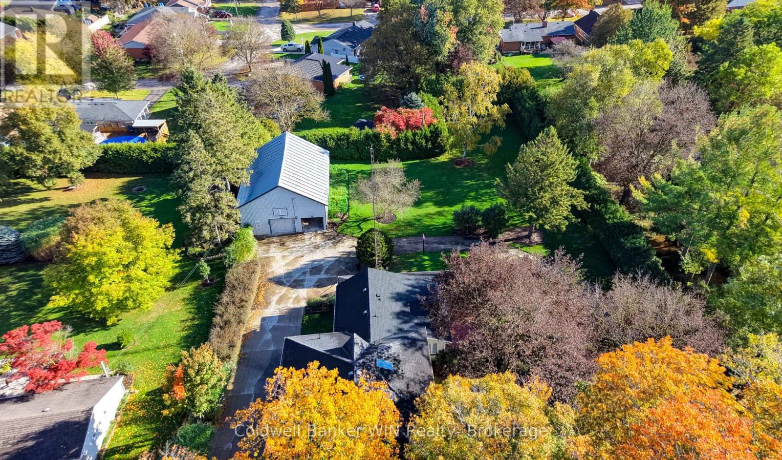 338 FERGUS STREET N - 42