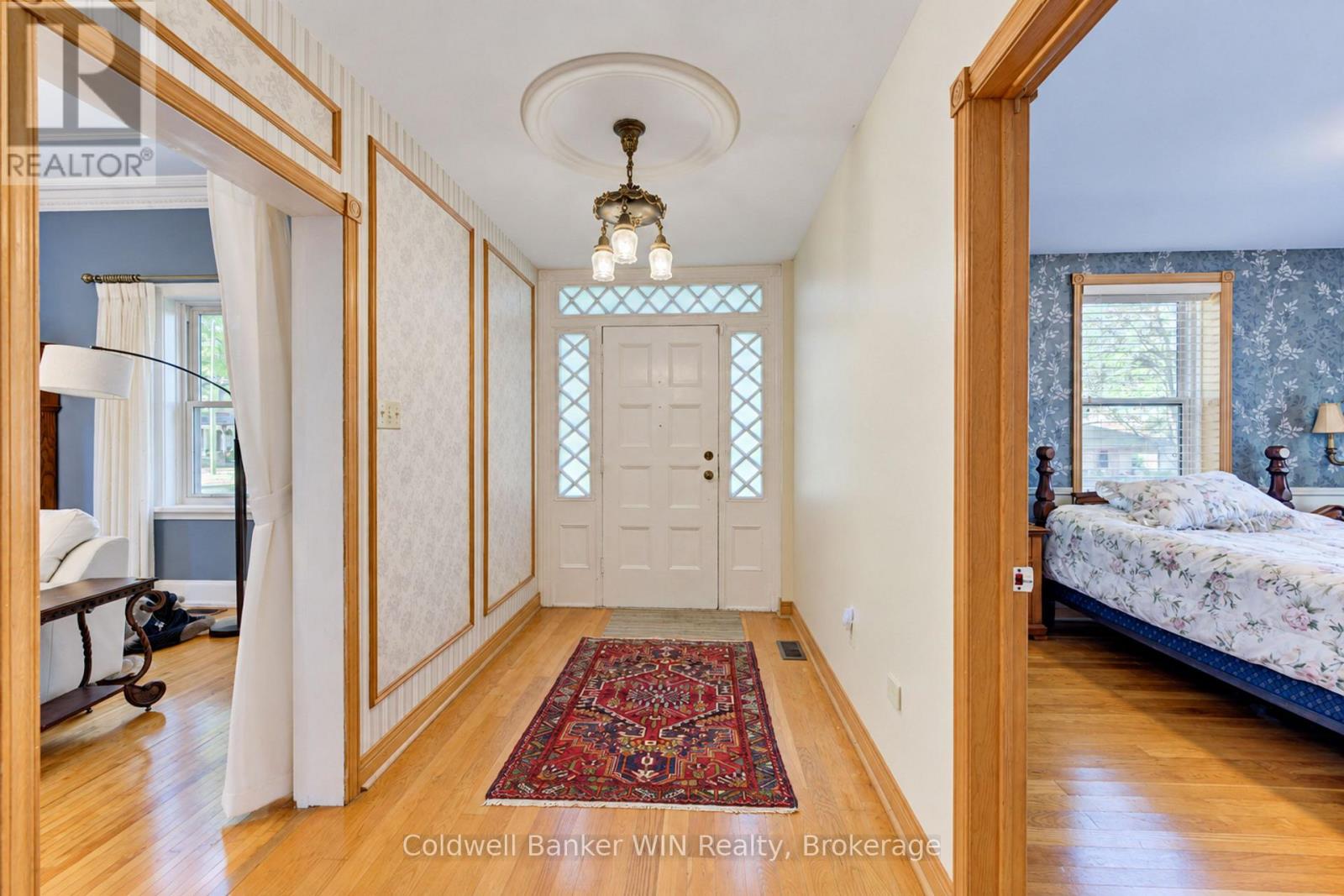 338 Fergus Street North — photo 7