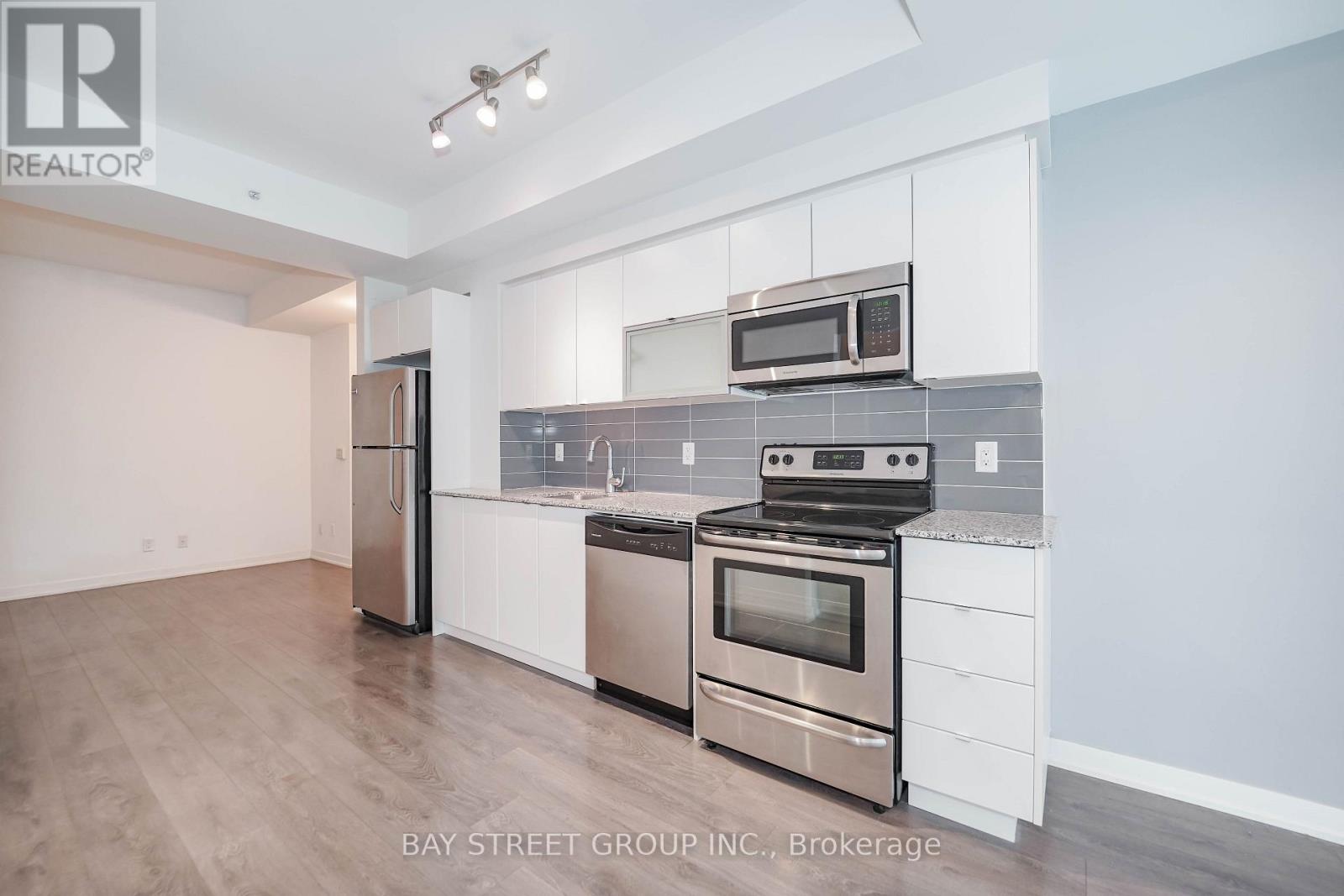 150 East Liberty Street — photo 15