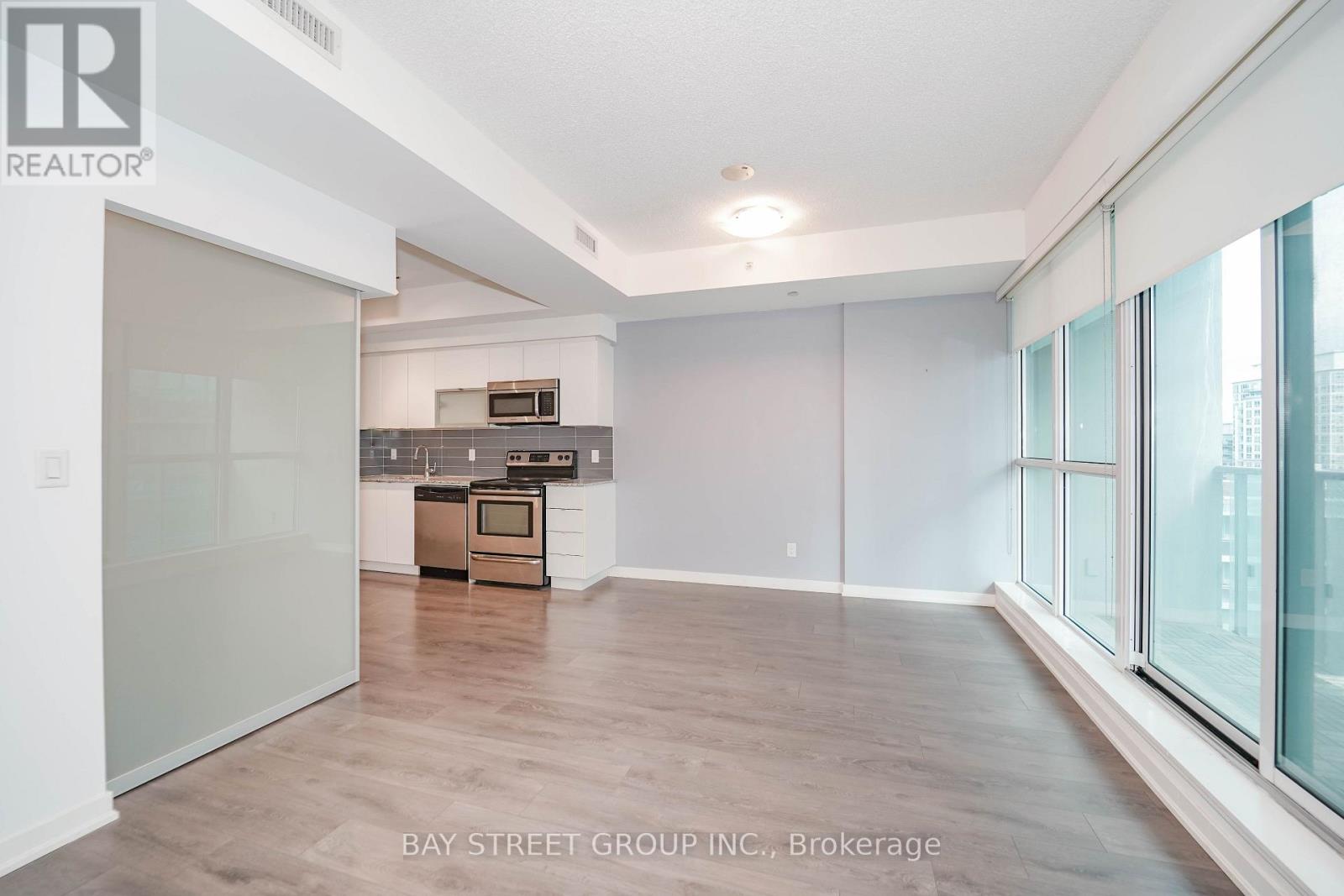 150 East Liberty Street — photo 24