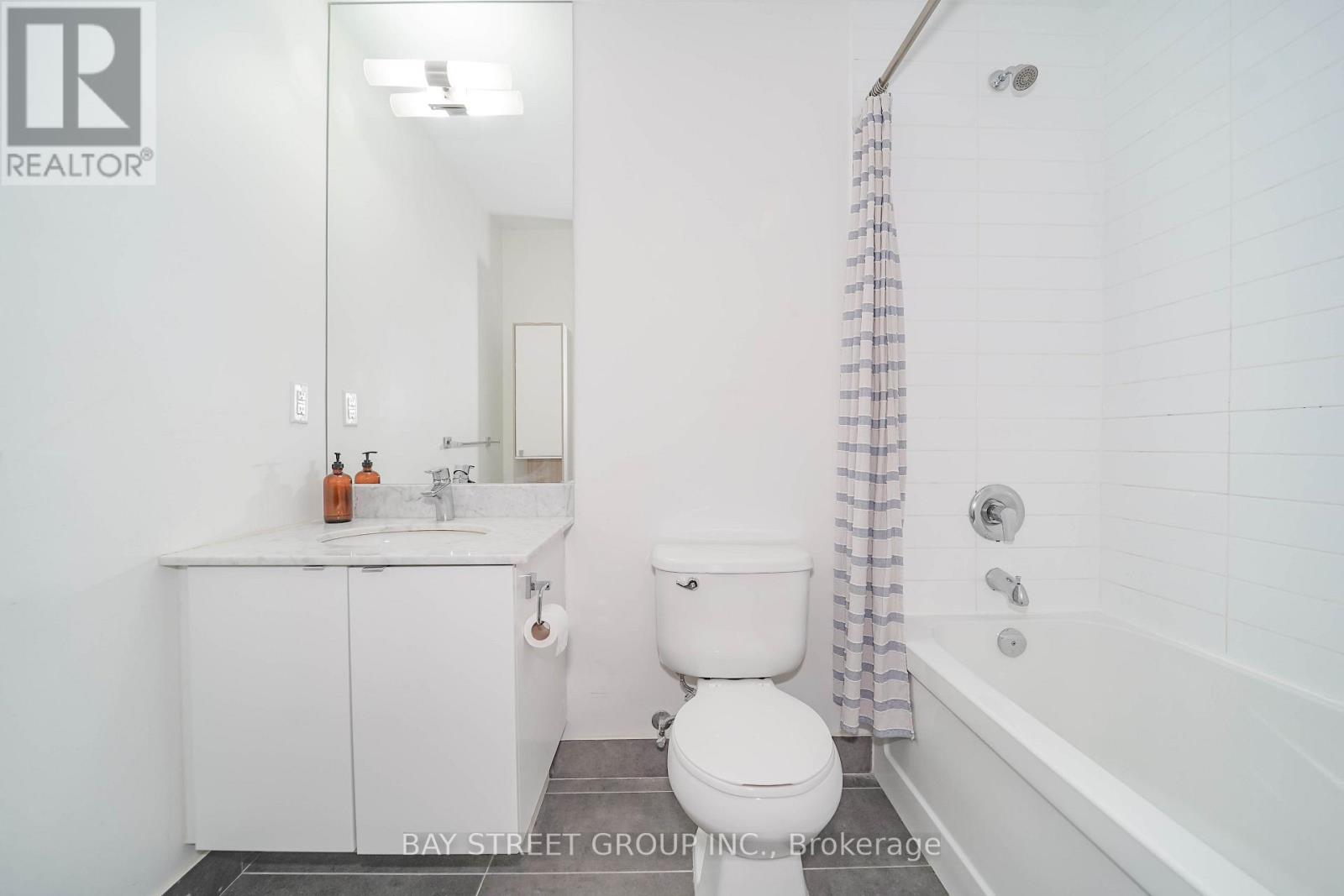 150 East Liberty Street — photo 7