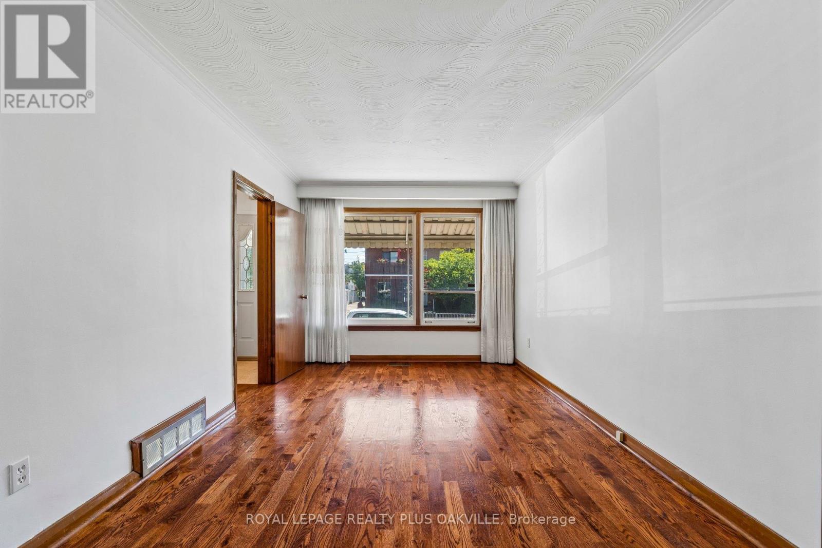 72a Lindsey Avenue, Toronto, ON photo 10