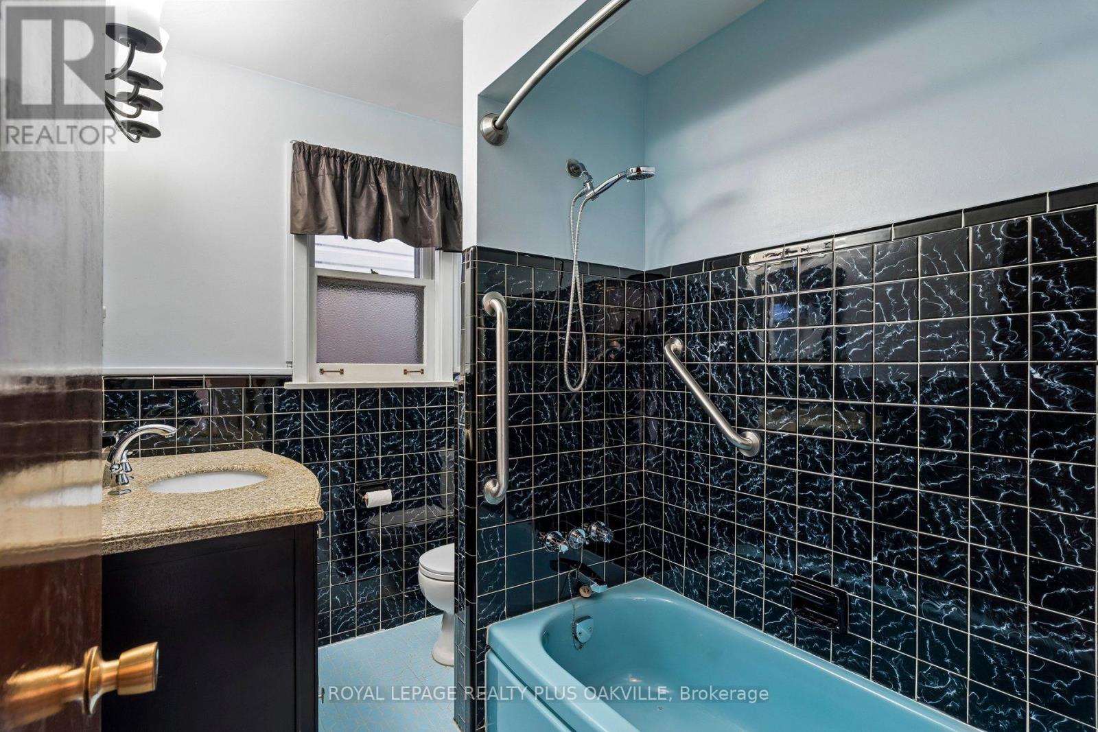 72a Lindsey Avenue, Toronto, ON photo 23