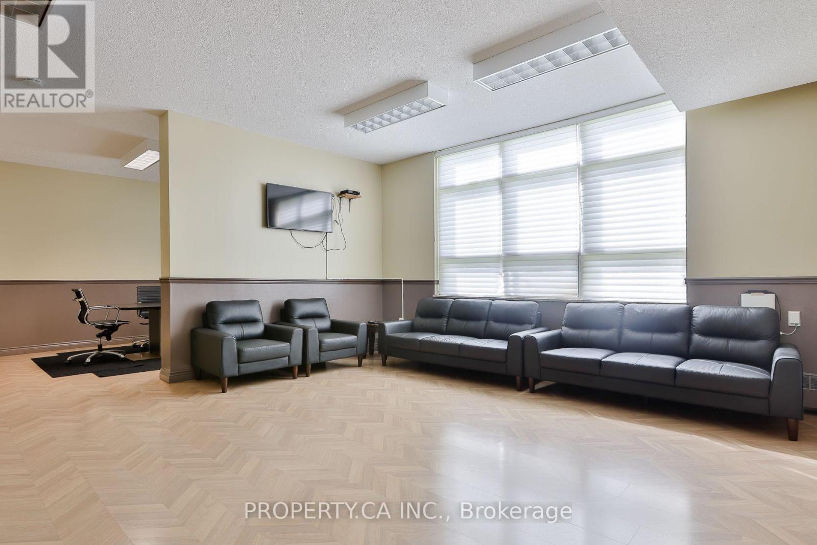 #517 5 PARKWAY FOREST DRIVE - 34