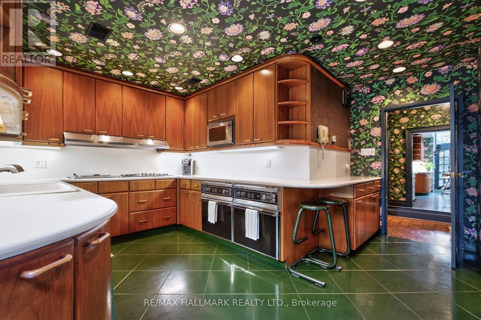 11 Pine Hill Road, Toronto, ON photo 31