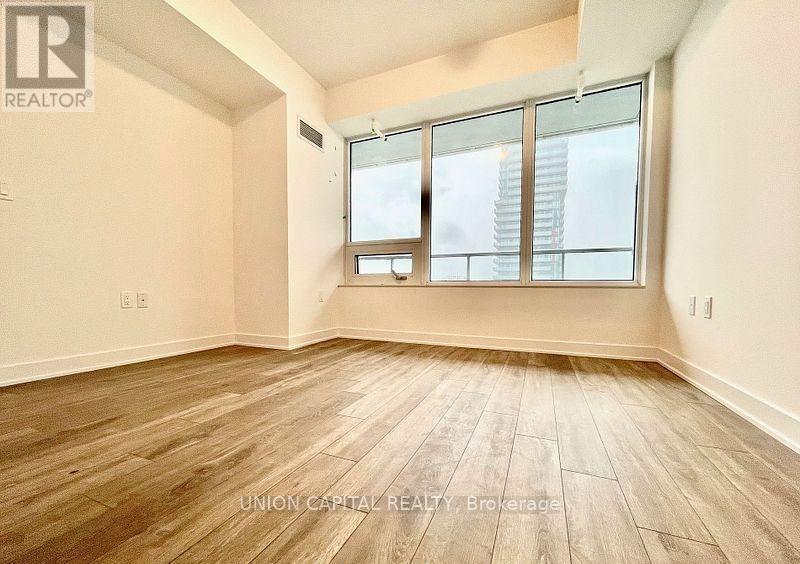 195 Redpath Avenue — photo 4
