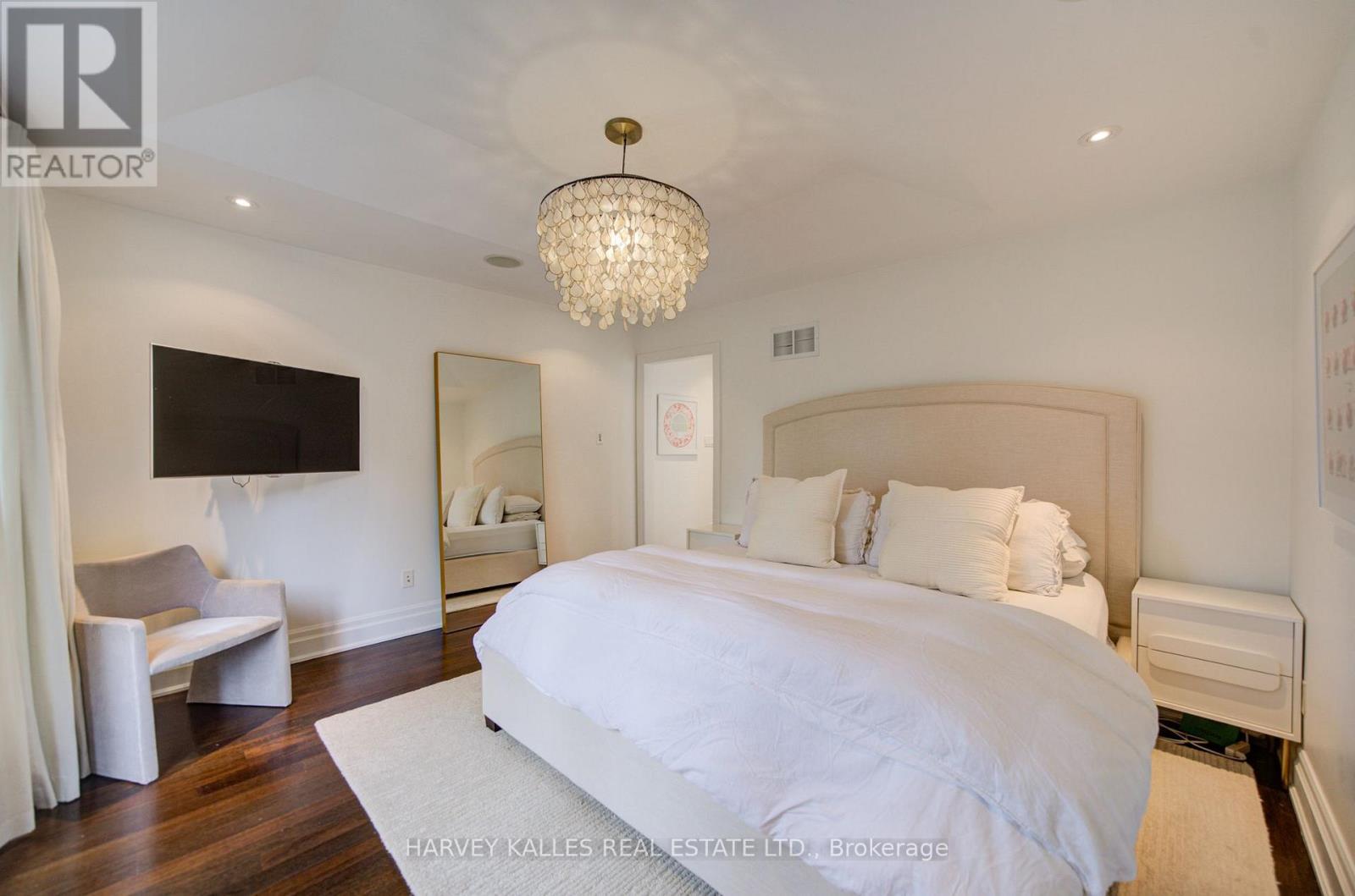 328 Douglas Avenue, Toronto, ON photo 24