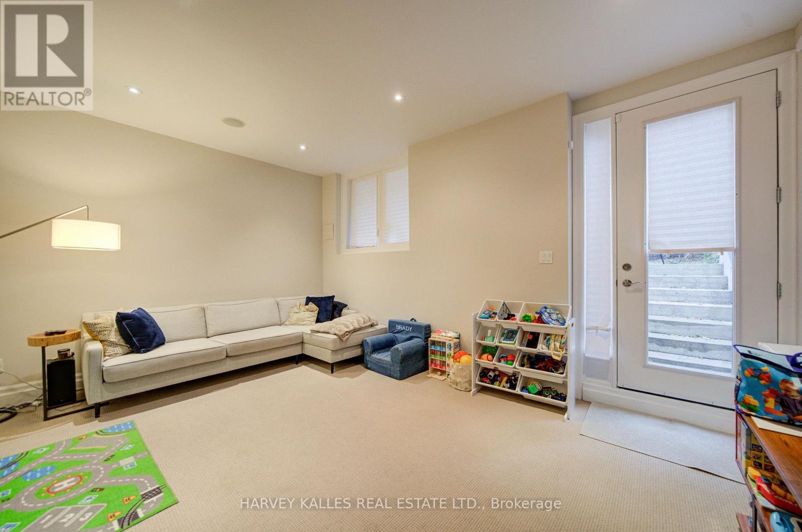 328 Douglas Avenue, Toronto, ON photo 36