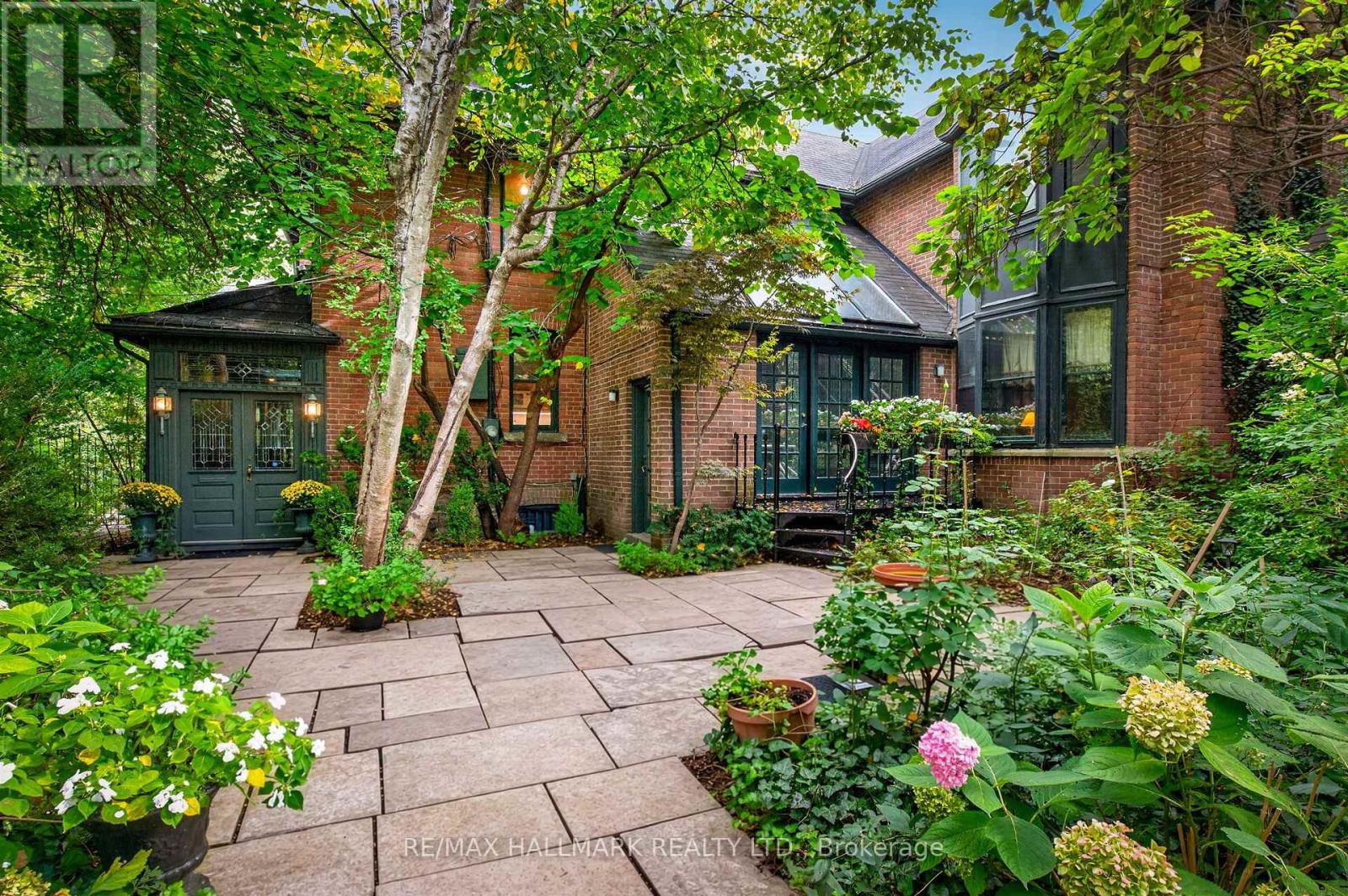 11 Pine Hill Road