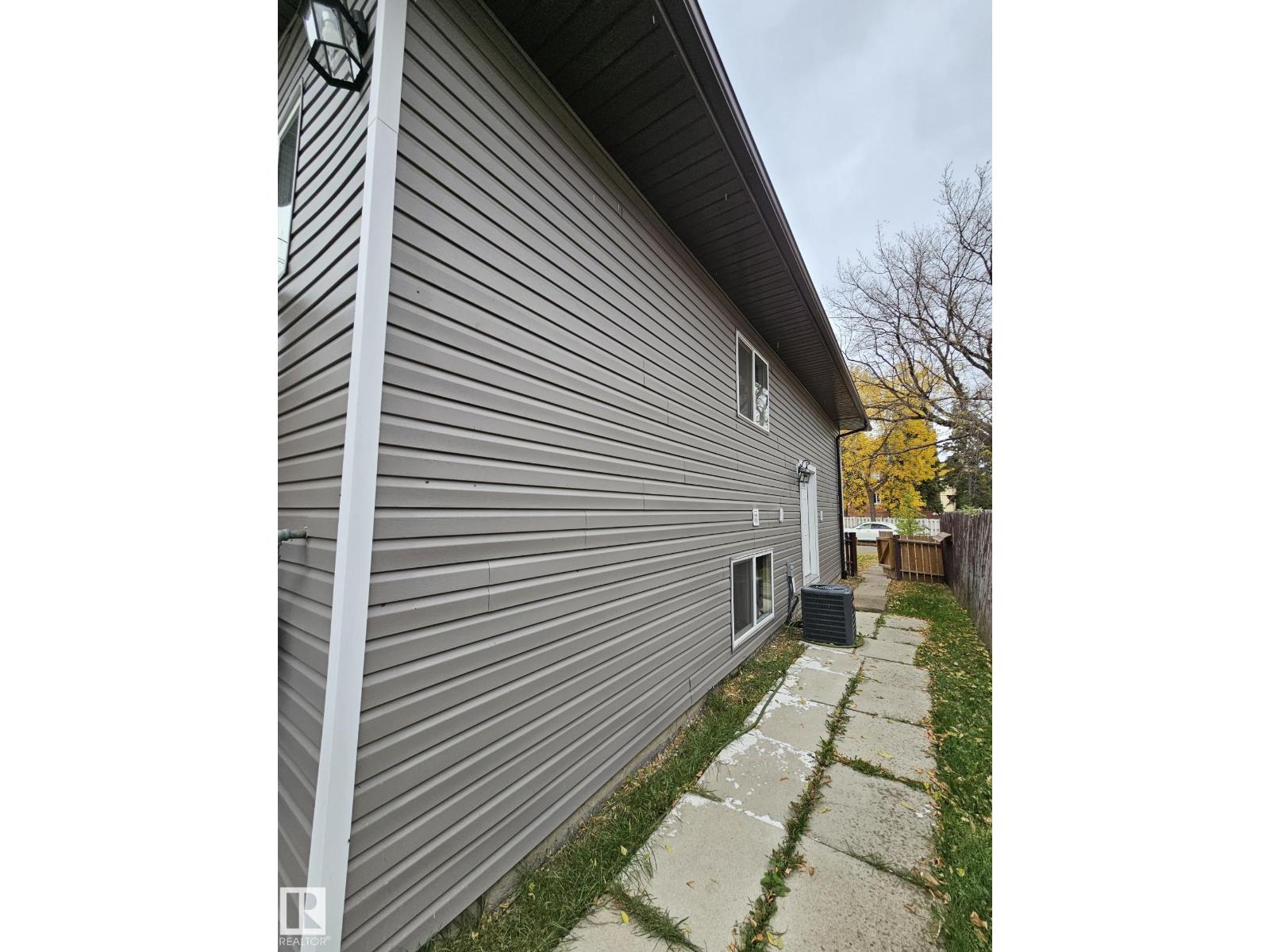 12906-12908 68 Street NW, photo 4
