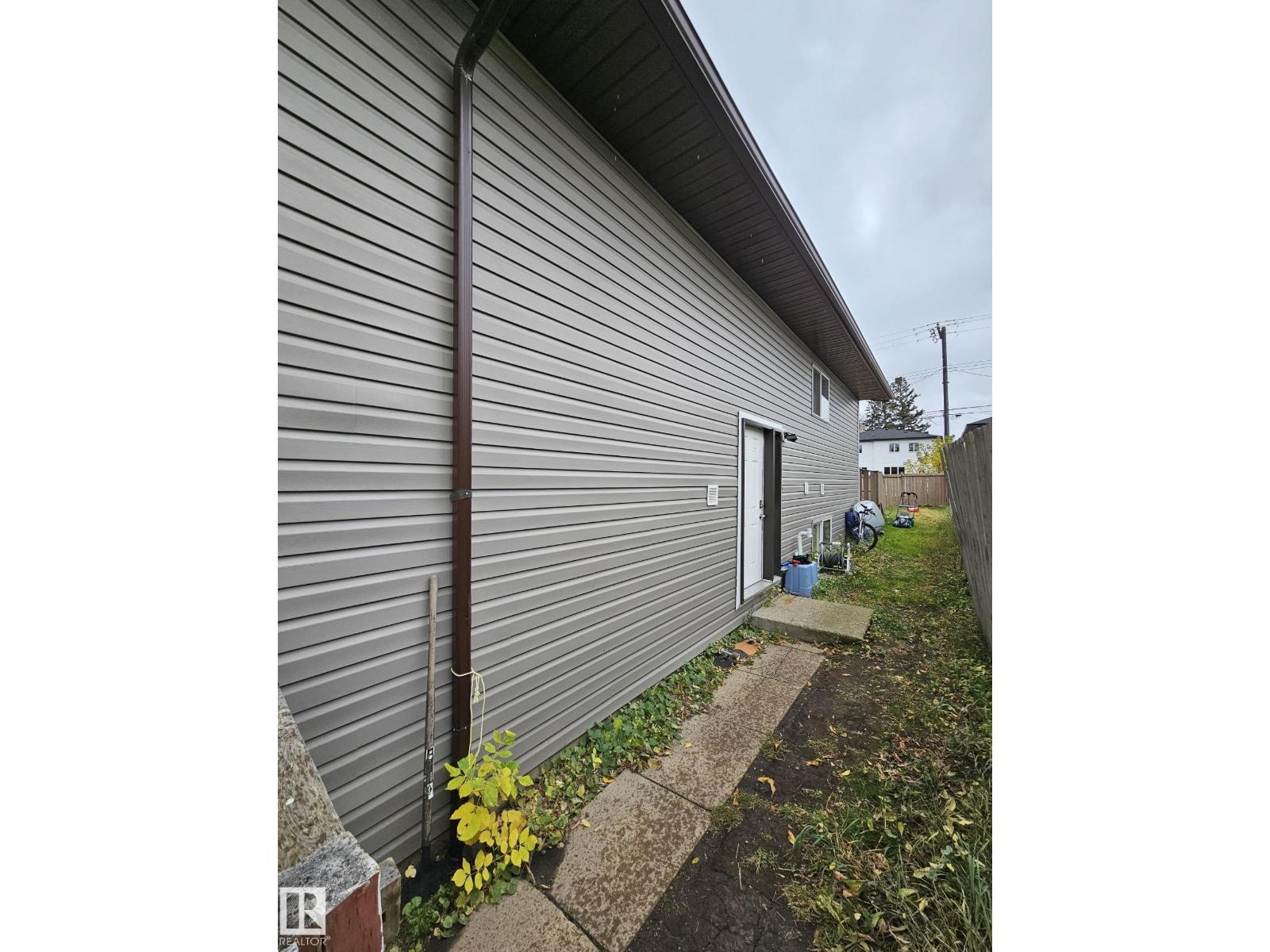 12906-12908 68 Street NW, photo 5