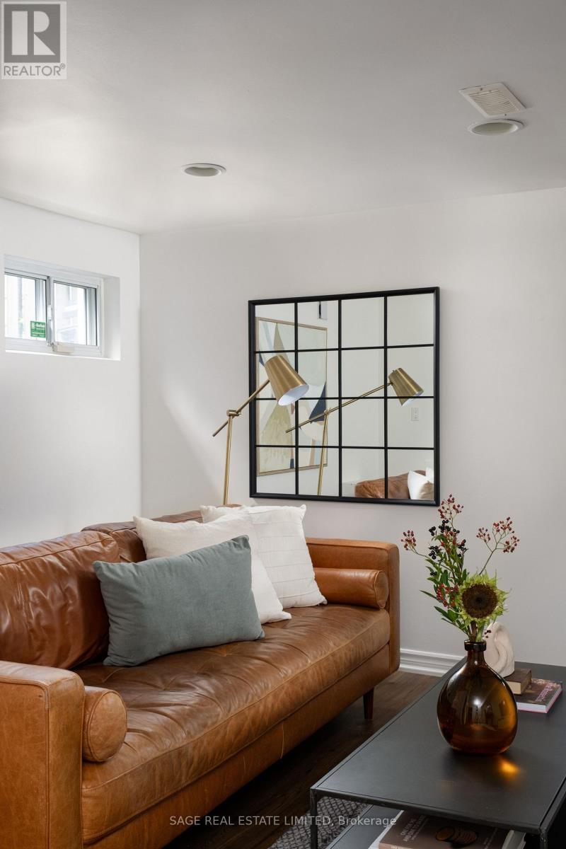 35 CHAPMAN AVENUE - 36