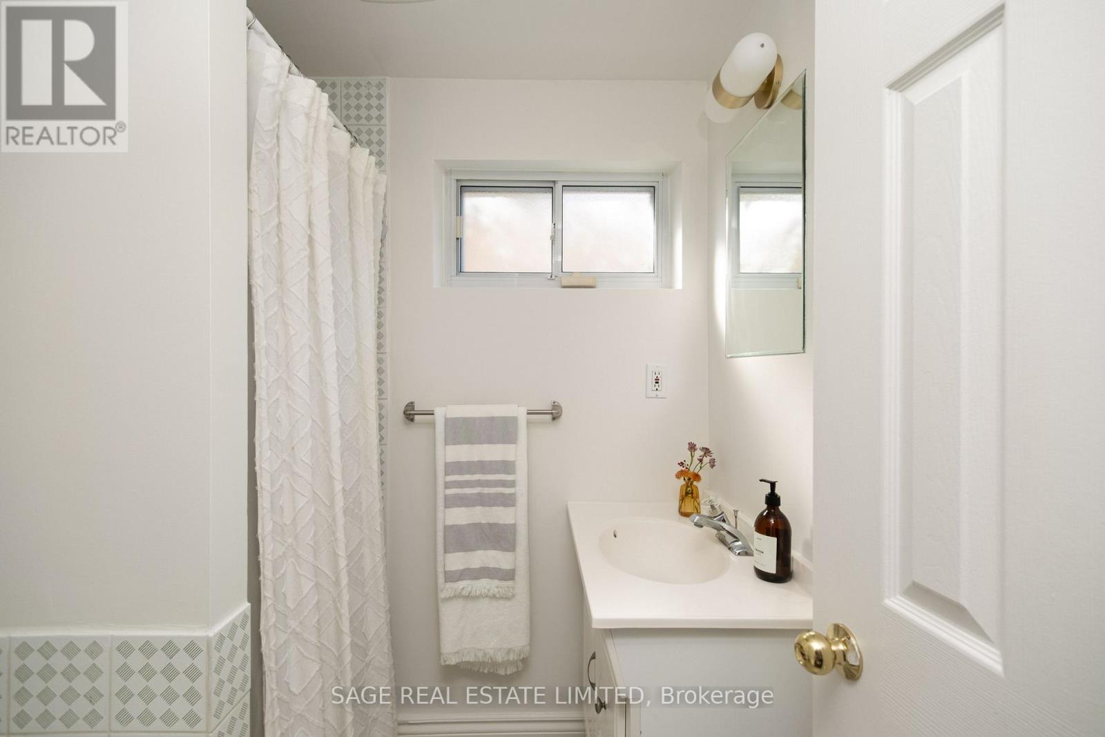 35 CHAPMAN AVENUE - 41