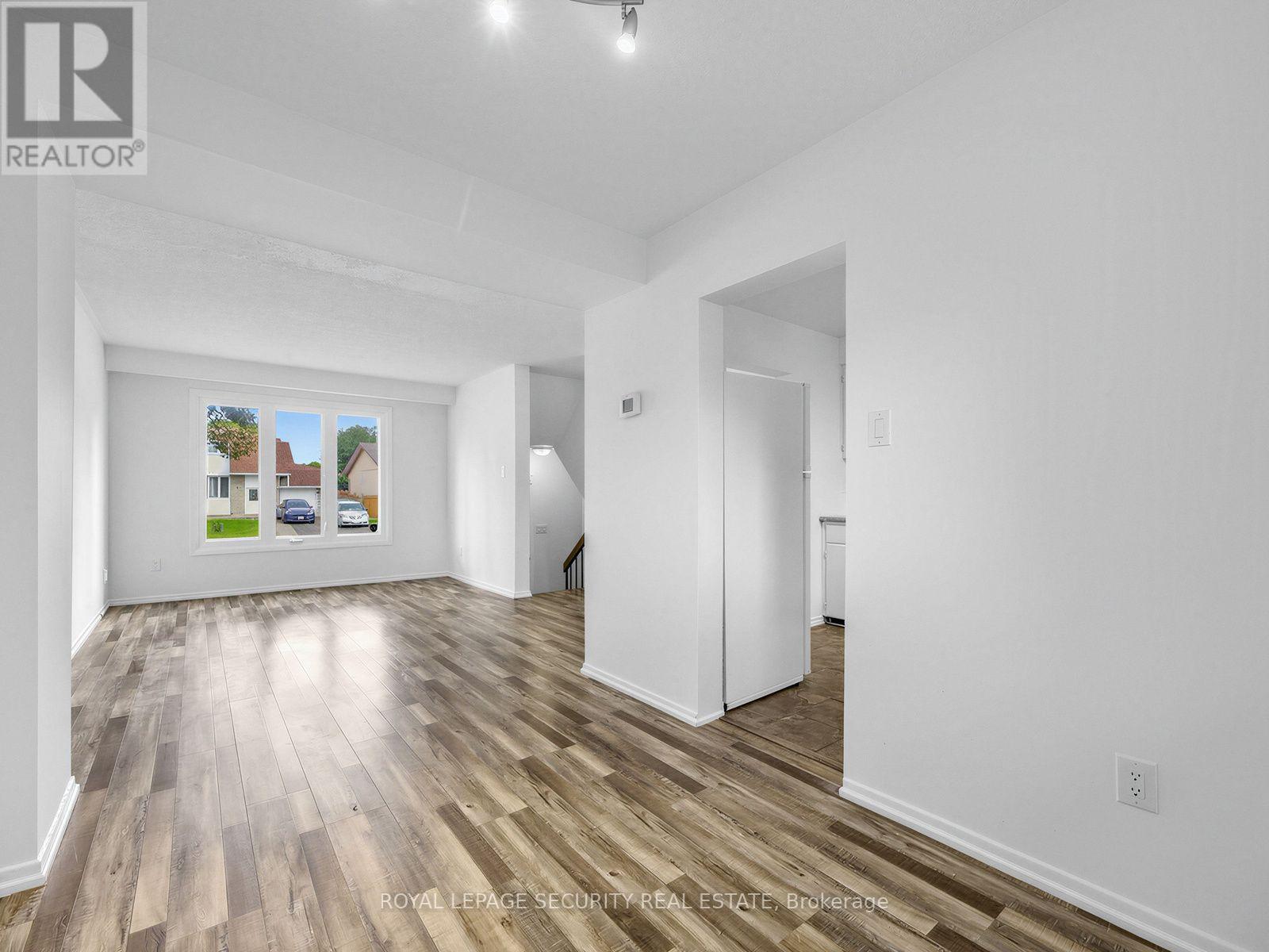 22 Harper Court, Whitby, ON photo 14
