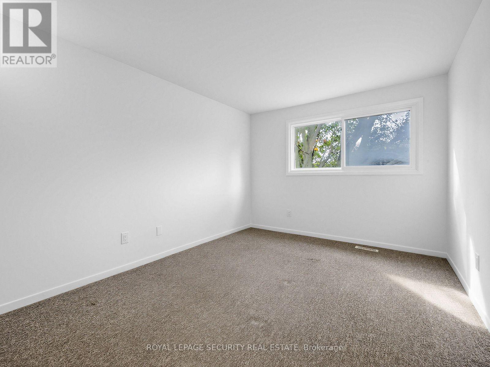 22 Harper Court, Whitby, ON photo 20
