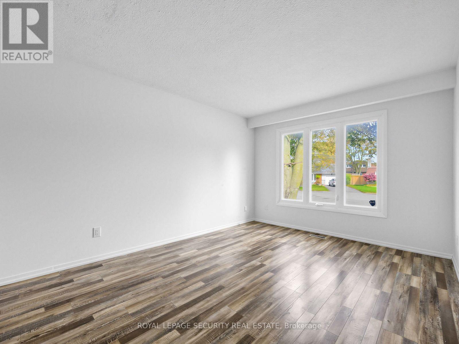 22 Harper Court, Whitby, ON photo 7