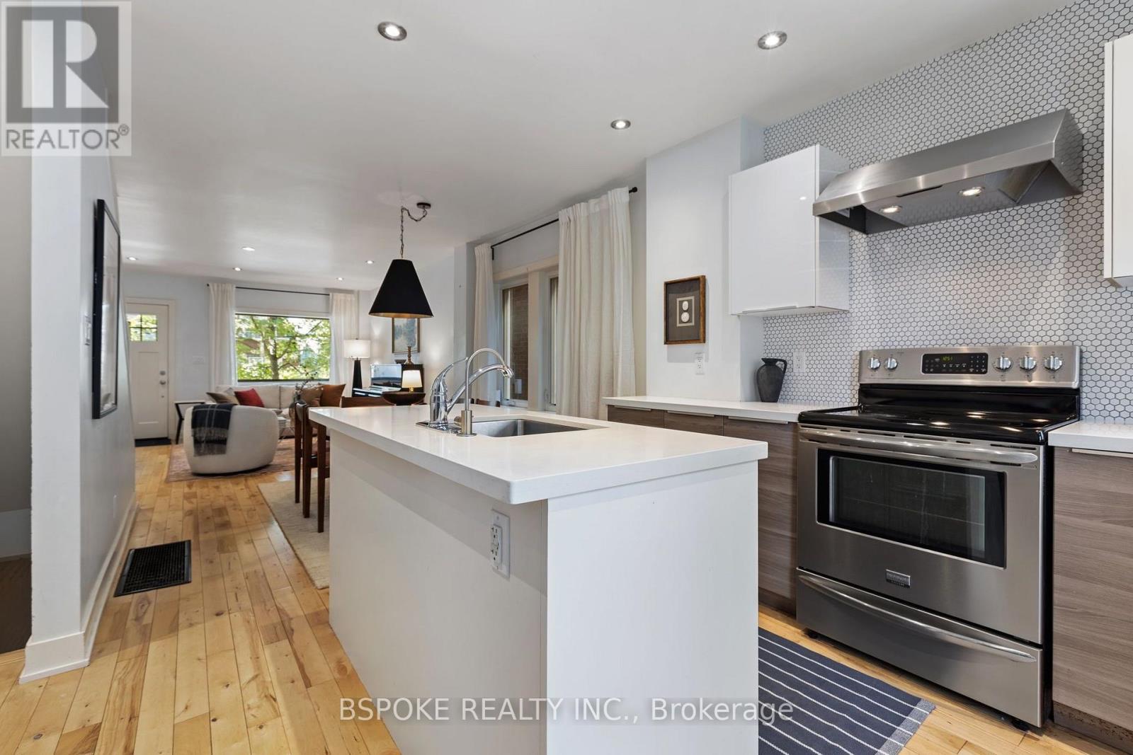 389 Coxwell Avenue — photo 13