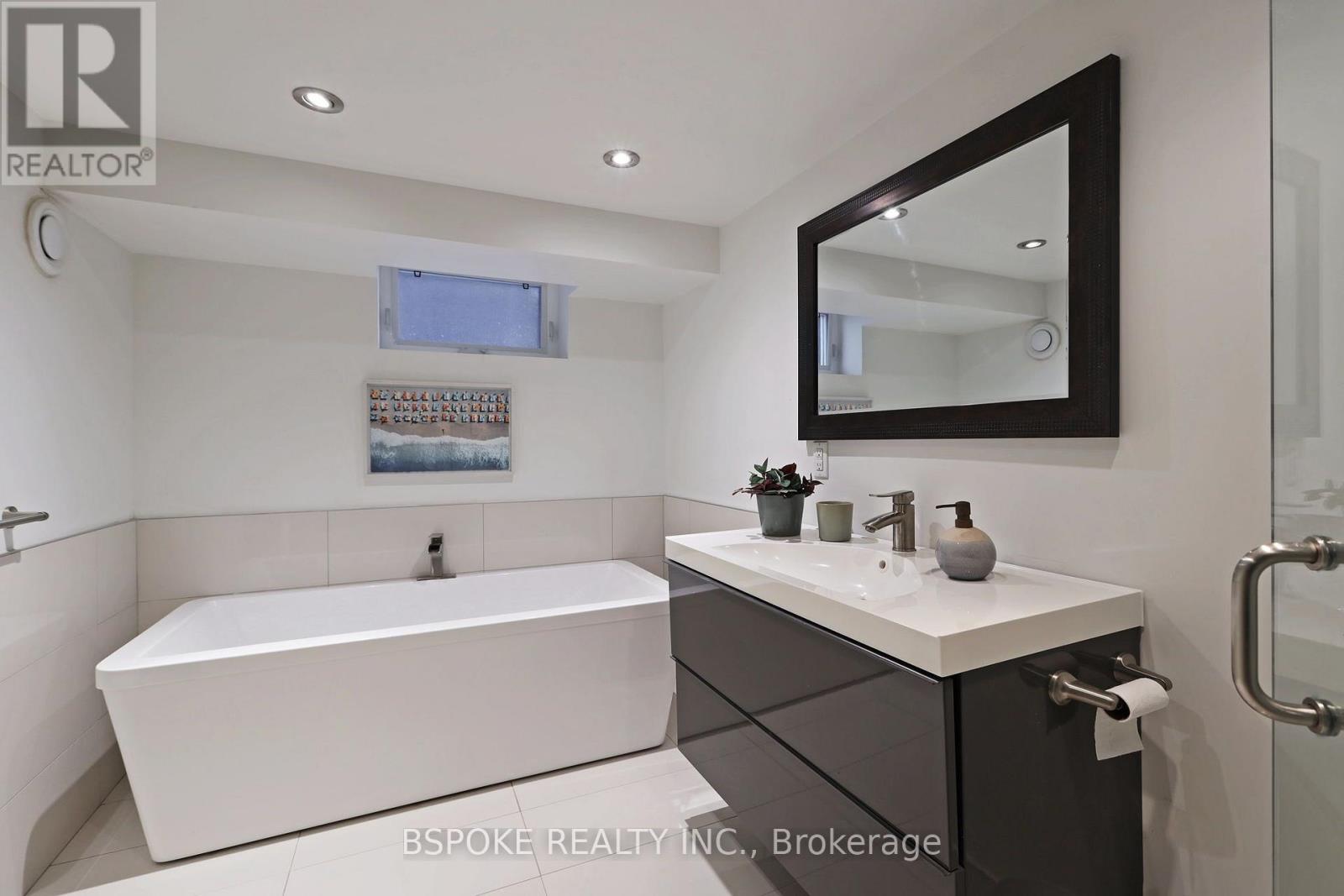 389 Coxwell Avenue — photo 23