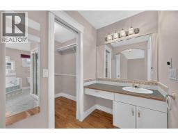 4418 20 Avenue Nw, Calgary, AB T3B0T6 Photo 28