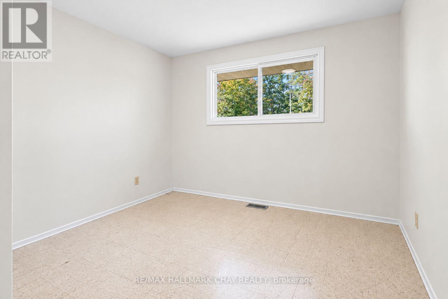 14 Heath Street, Barrie, ON photo 18