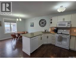 4pc Bathroom - 902 Connaught Street, Regina, SK S4T0W9 Photo 8