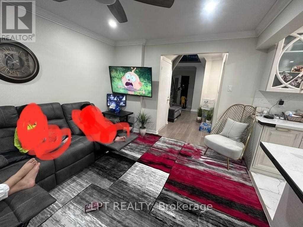 8 BANNER ROAD, Brampton (Brampton West) — photo 2