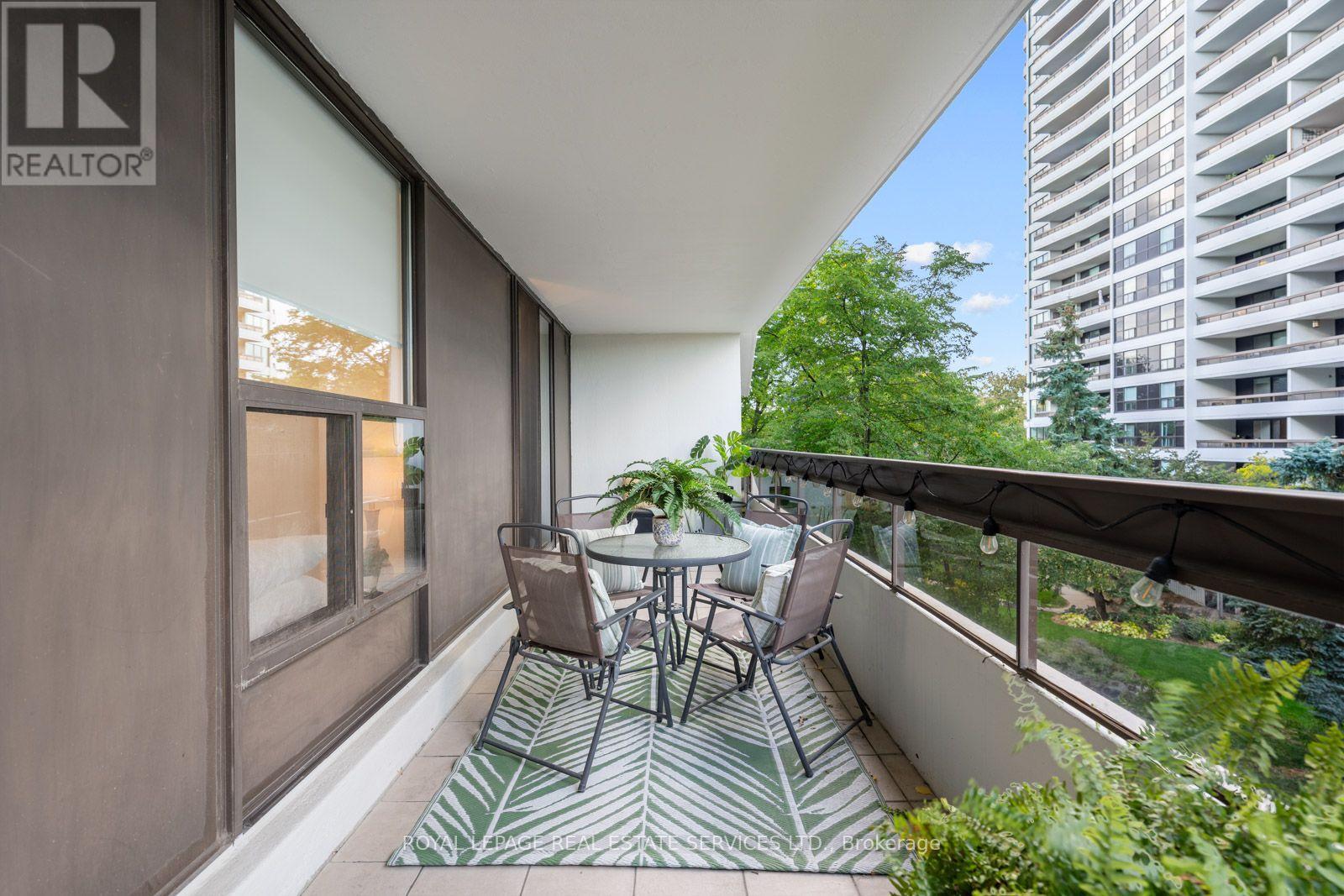 80 Quebec Avenue — photo 18