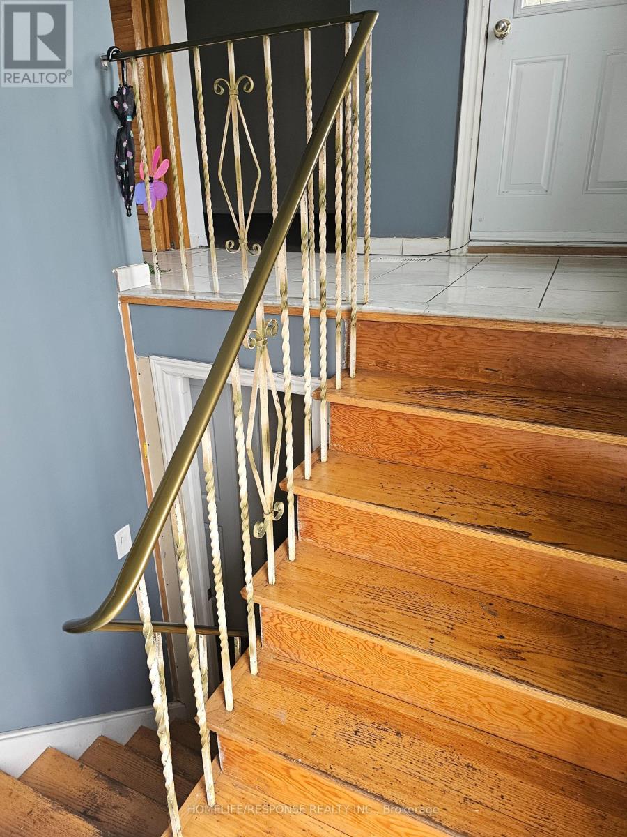 9 SONGWOOD DRIVE, Toronto (Humbermede) — photo 2