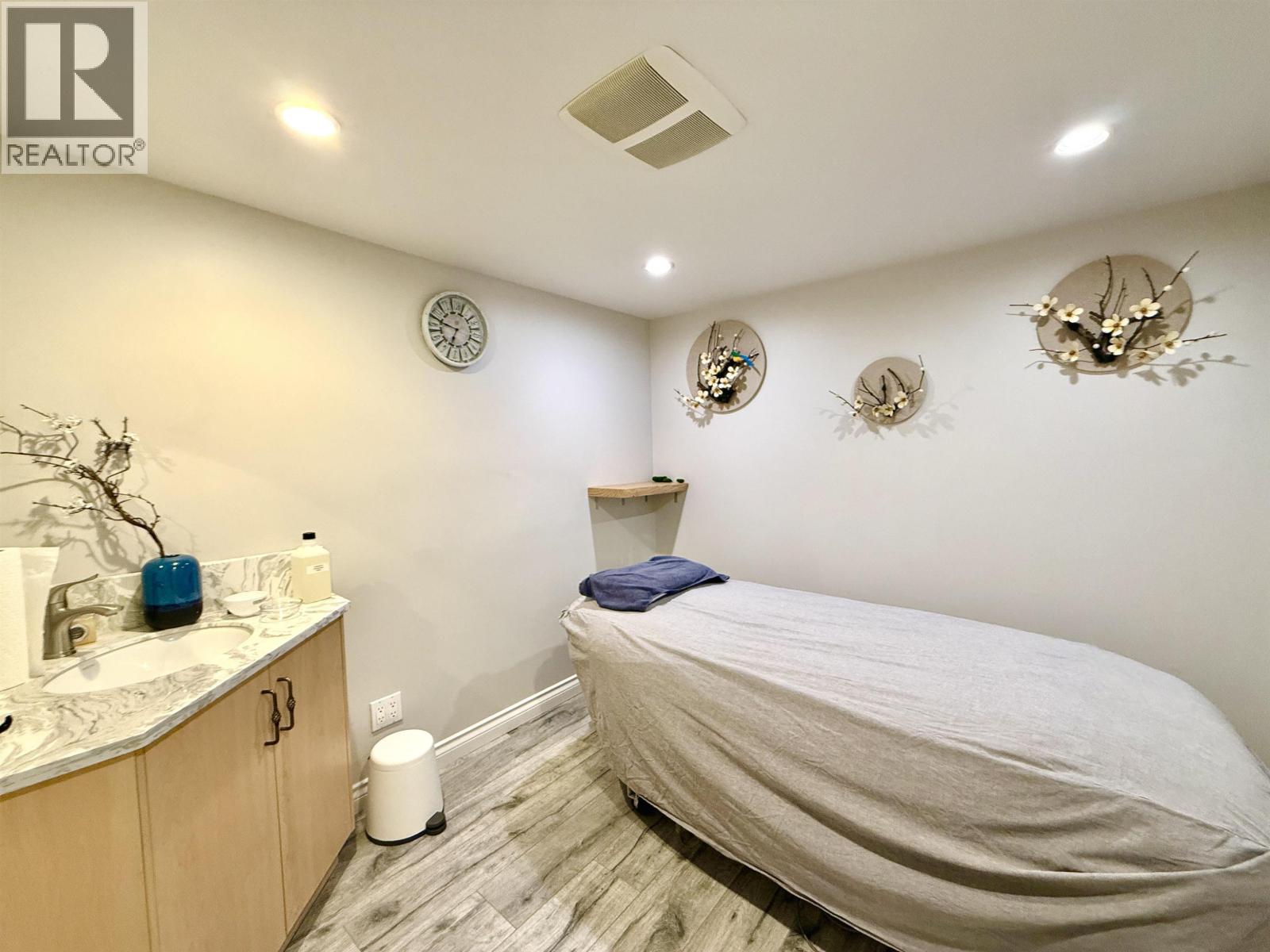 Photo of 8008 GRANVILLE STREET 27
