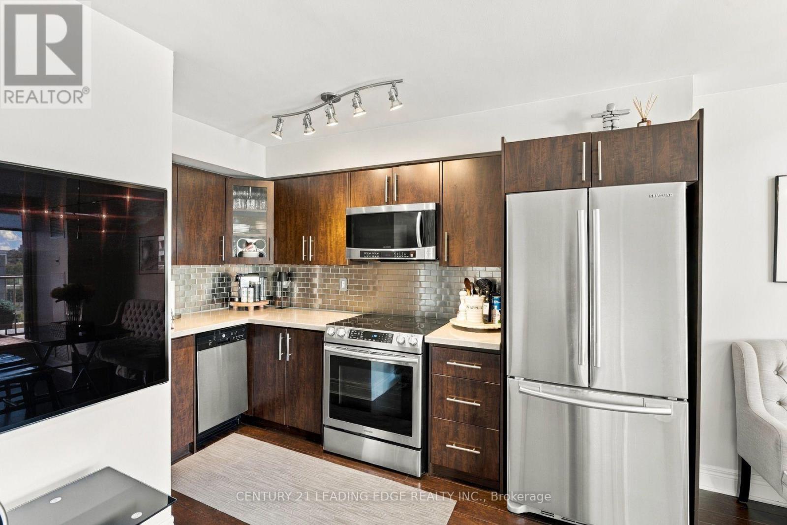 #612 119 MERTON STREET - 14