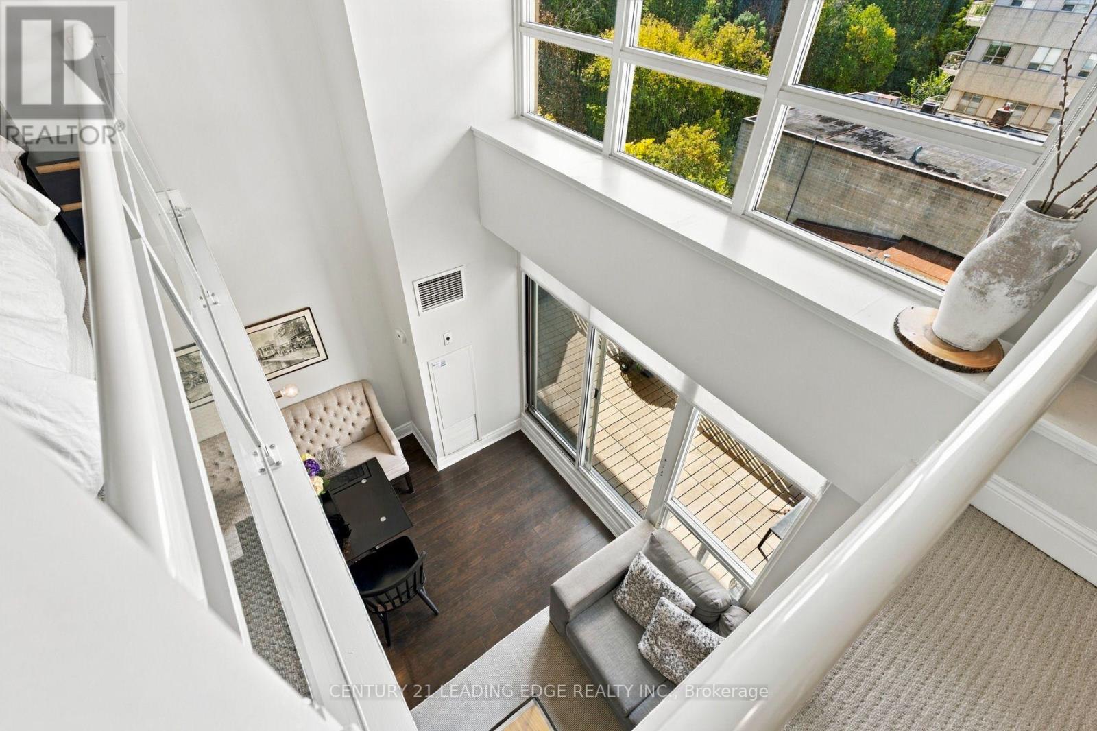 #612 119 MERTON STREET - 26